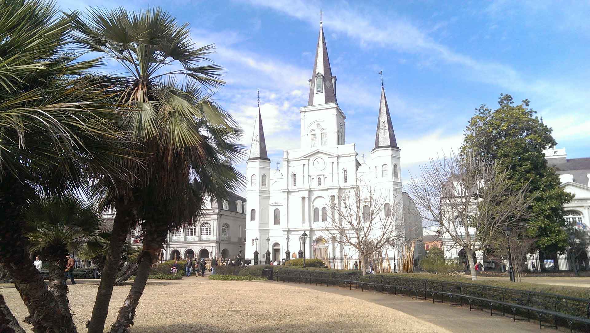 Louisiana Town Centre - Old White Building featuring classic architecture