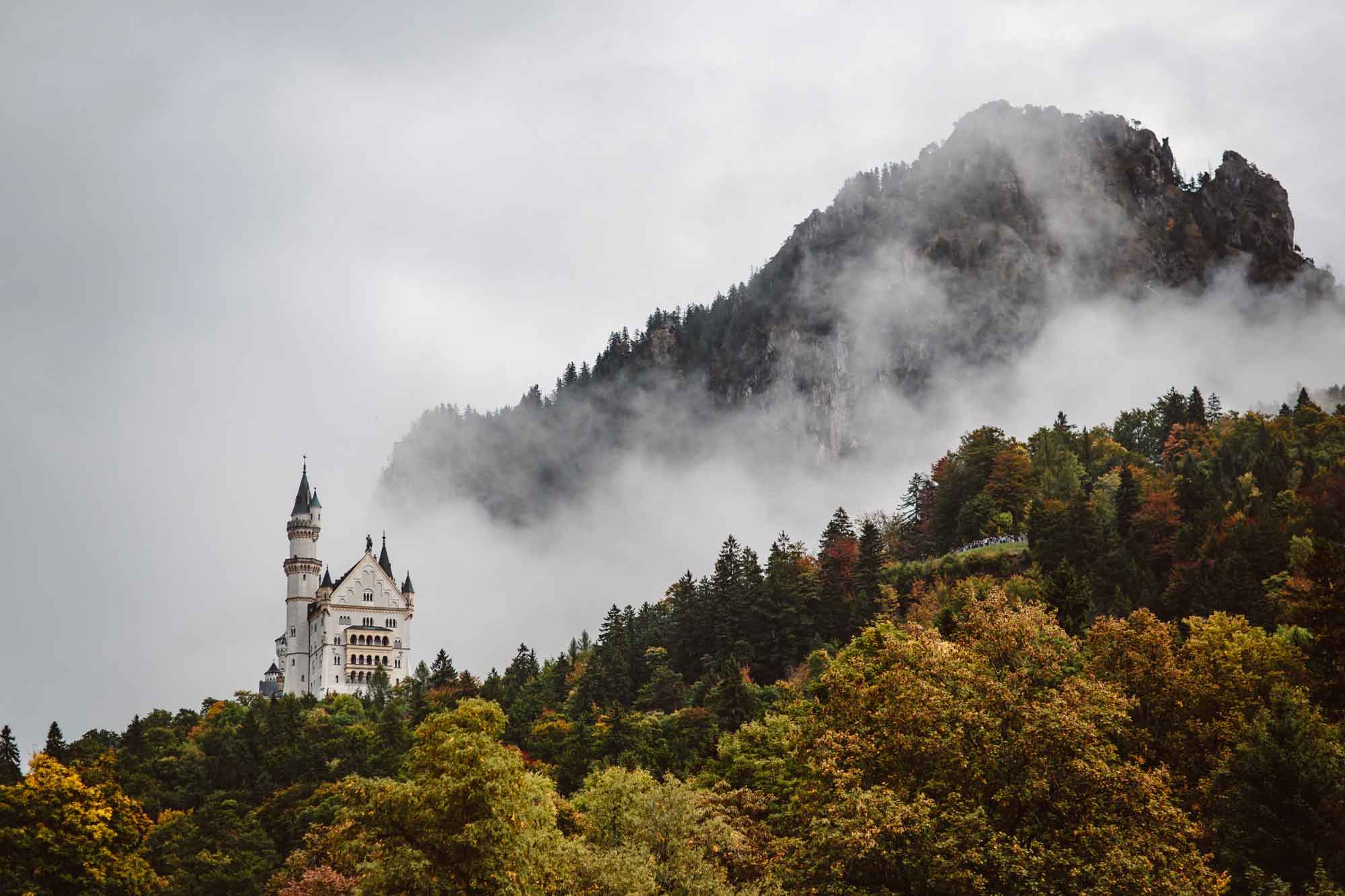 neuchwanstein-castle-in-misty-mountains